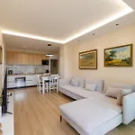 Luxury Center Observatori Apartman Tirana