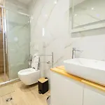 Luxury Center Observatori Apartman