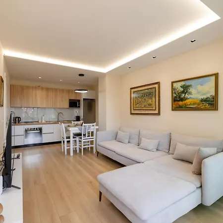 Luxury Center Observatori Apartment Tirana
