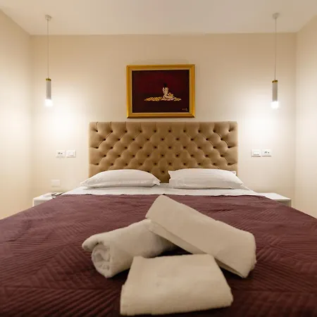 Luxury Center Observatori * Τίρανα