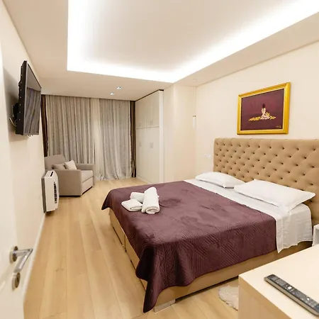 Luxury Center Observatori Τίρανα