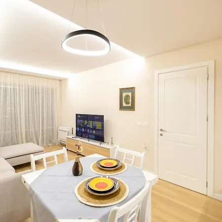 Luxury Center Observatori ティラナ