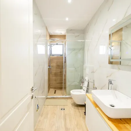 Luxury Center Observatori ティラナ